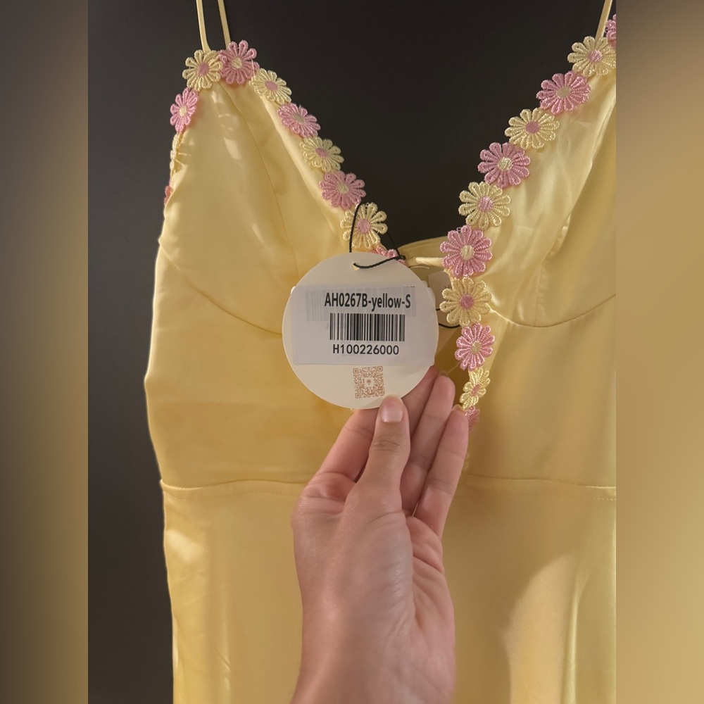 DAISY FRIENDSHIP SATIN MAXI DRESS YELLOW - Picture 11 of 13